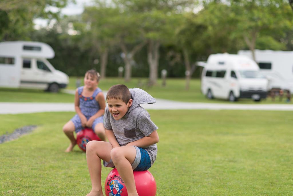 Russell Top 10 Holiday Park Екстер'єр фото
