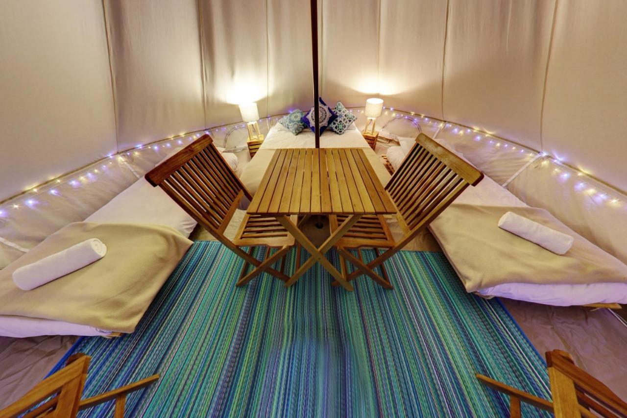 Russell Top 10 Holiday Park Екстер'єр фото