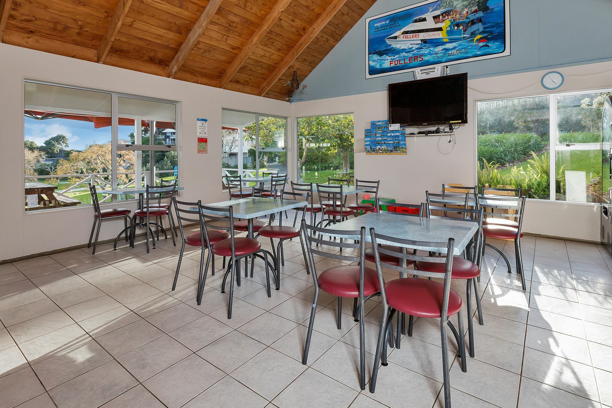 Russell Top 10 Holiday Park Екстер'єр фото